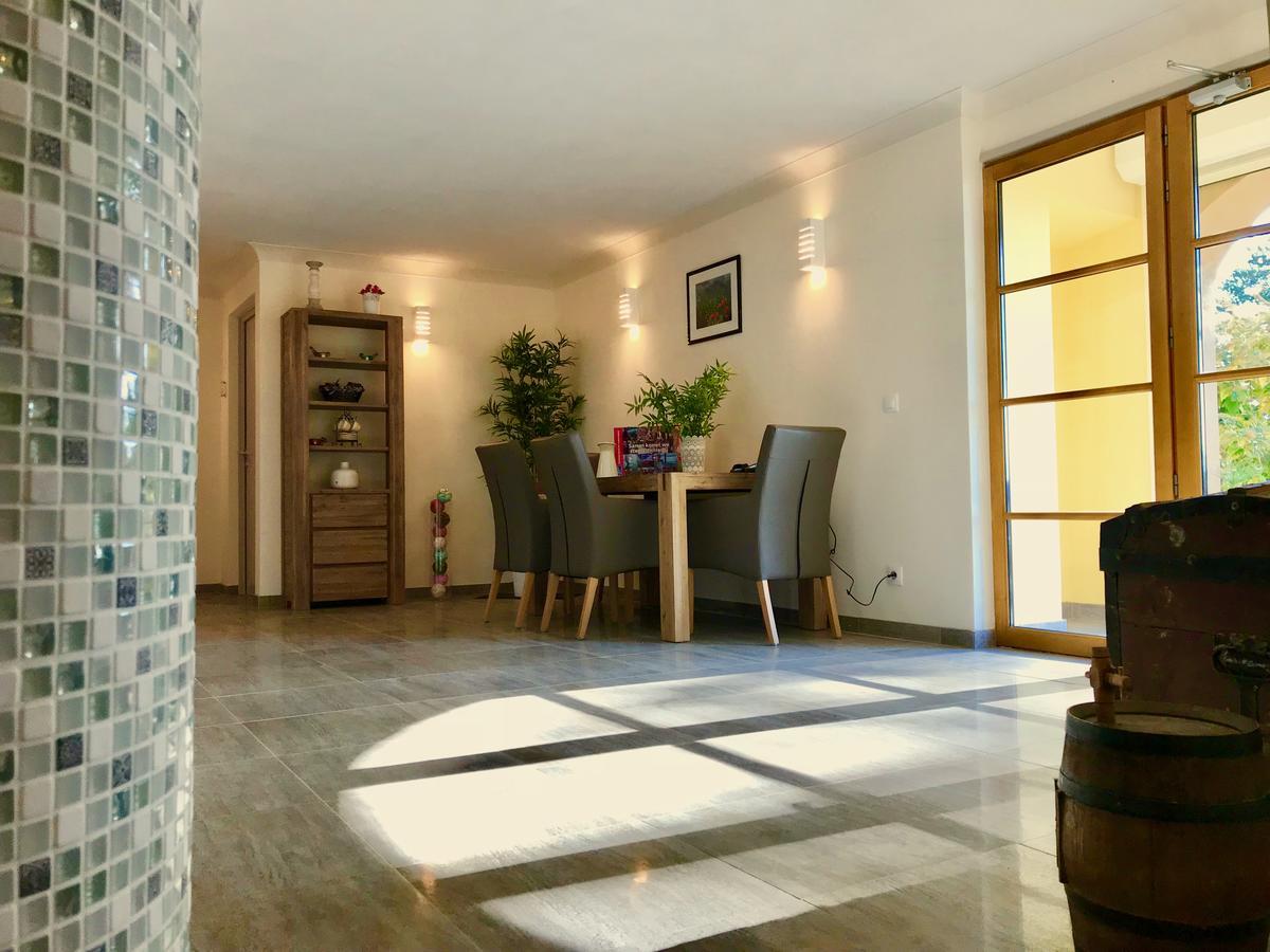 Chateau Apartment Ferrassieres